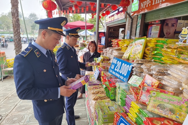 Ngăn chặn tình trạng đầu cơ, găm hàng, tăng giá bất hợp lý trong mùa lễ hội